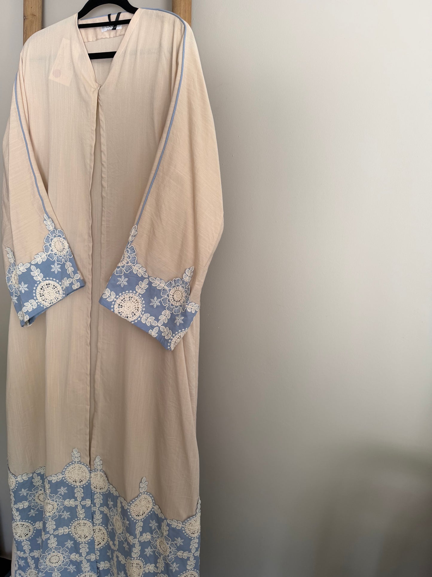 Embroidered linen abaya