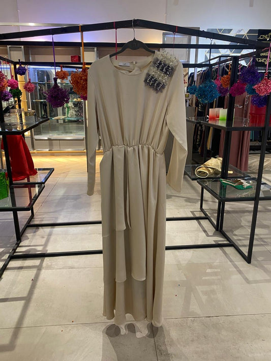 Maxi satin tiered dress with motifs