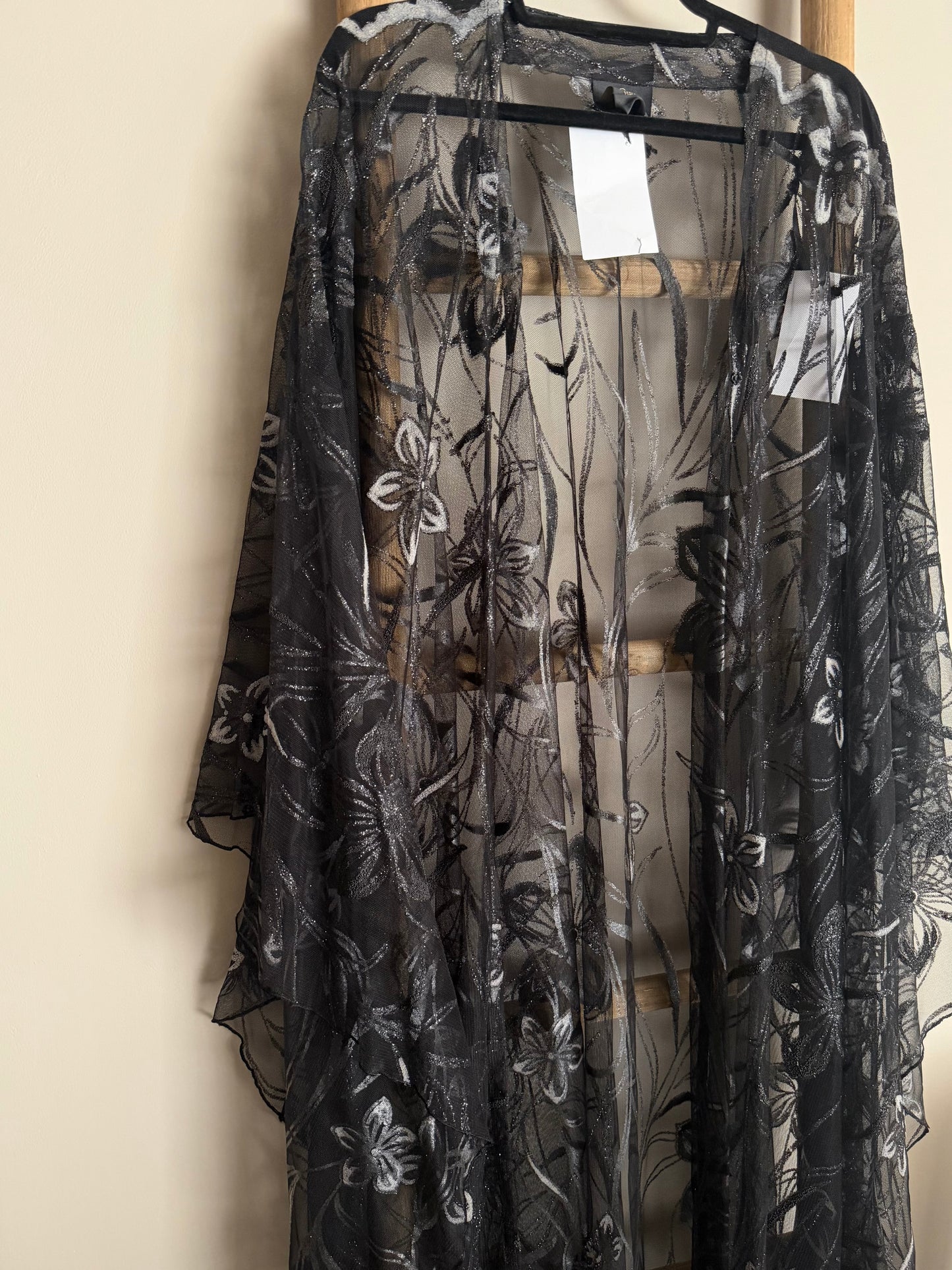 Lace detailed throw