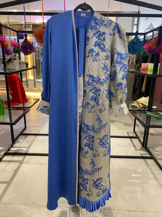 Maxi brocade / satin contrasted throw