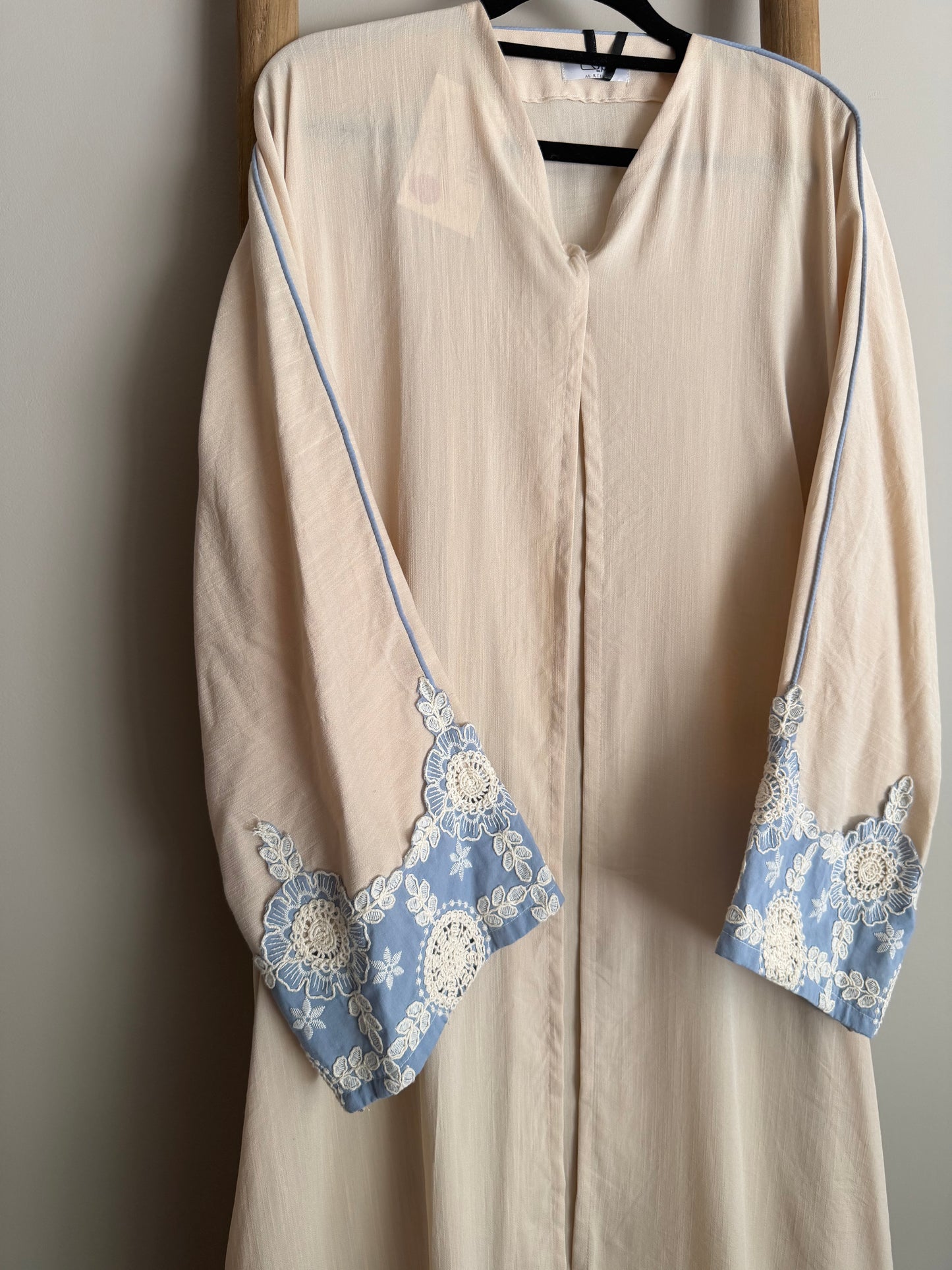 Embroidered linen abaya